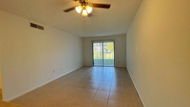 Building Photo - Island Condo Living!