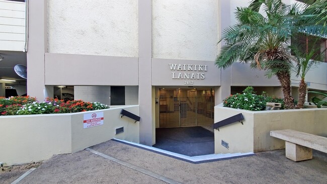 Building Photo - 2452 Tusitala St