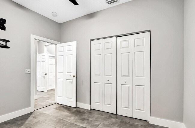 Building Photo - 4012 NW 62nd Ct