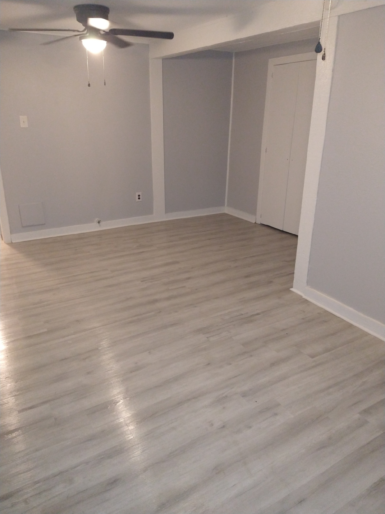 Building Photo - 502 E Lott Ave