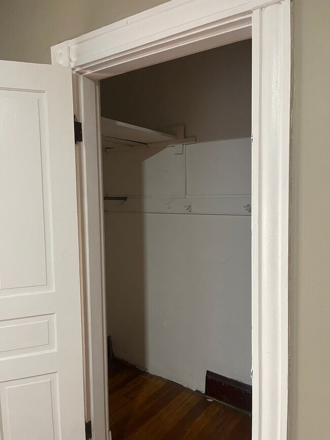 Building Photo - 2219 Scott St