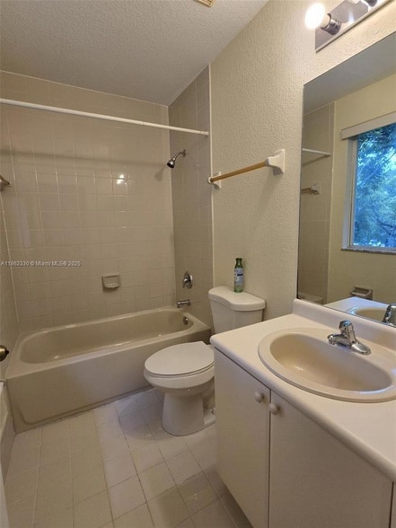 Building Photo - 2610 SE 14th Ave