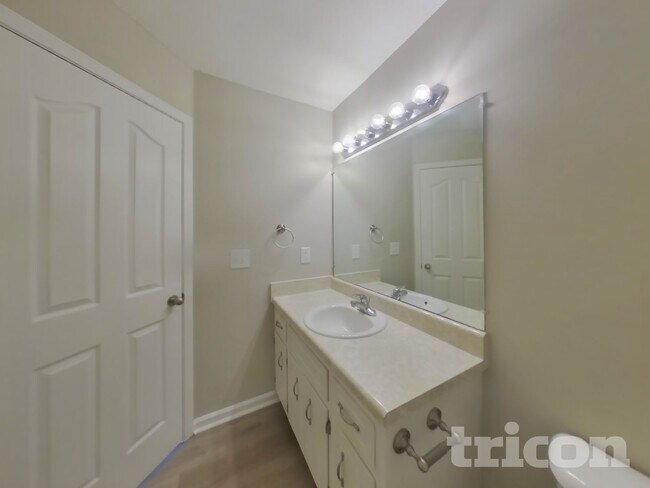 Building Photo - 421 Faulkner Dr