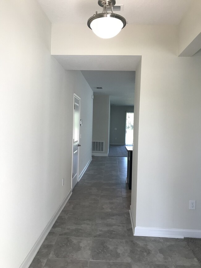 Building Photo - NEWER 3/2 Plus Den Home at The Oaks in Mos...
