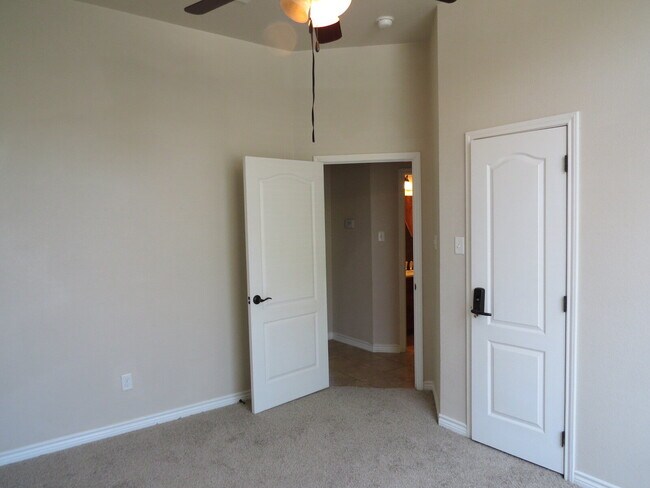 Building Photo - "Spacious 4-Bed Oasis in Killeen with Granite Touches & Cozy Fireplace!"