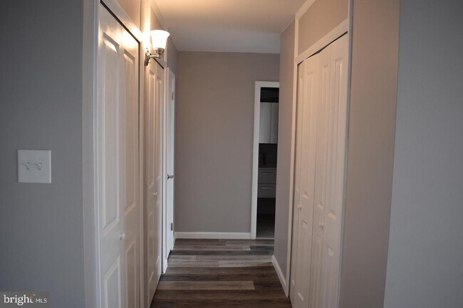 Building Photo - 7-1840-1807 Frontage Rd