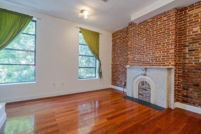 Building Photo - 604 1/2 Grove St