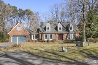 Building Photo - Spacious Home in Severna Park