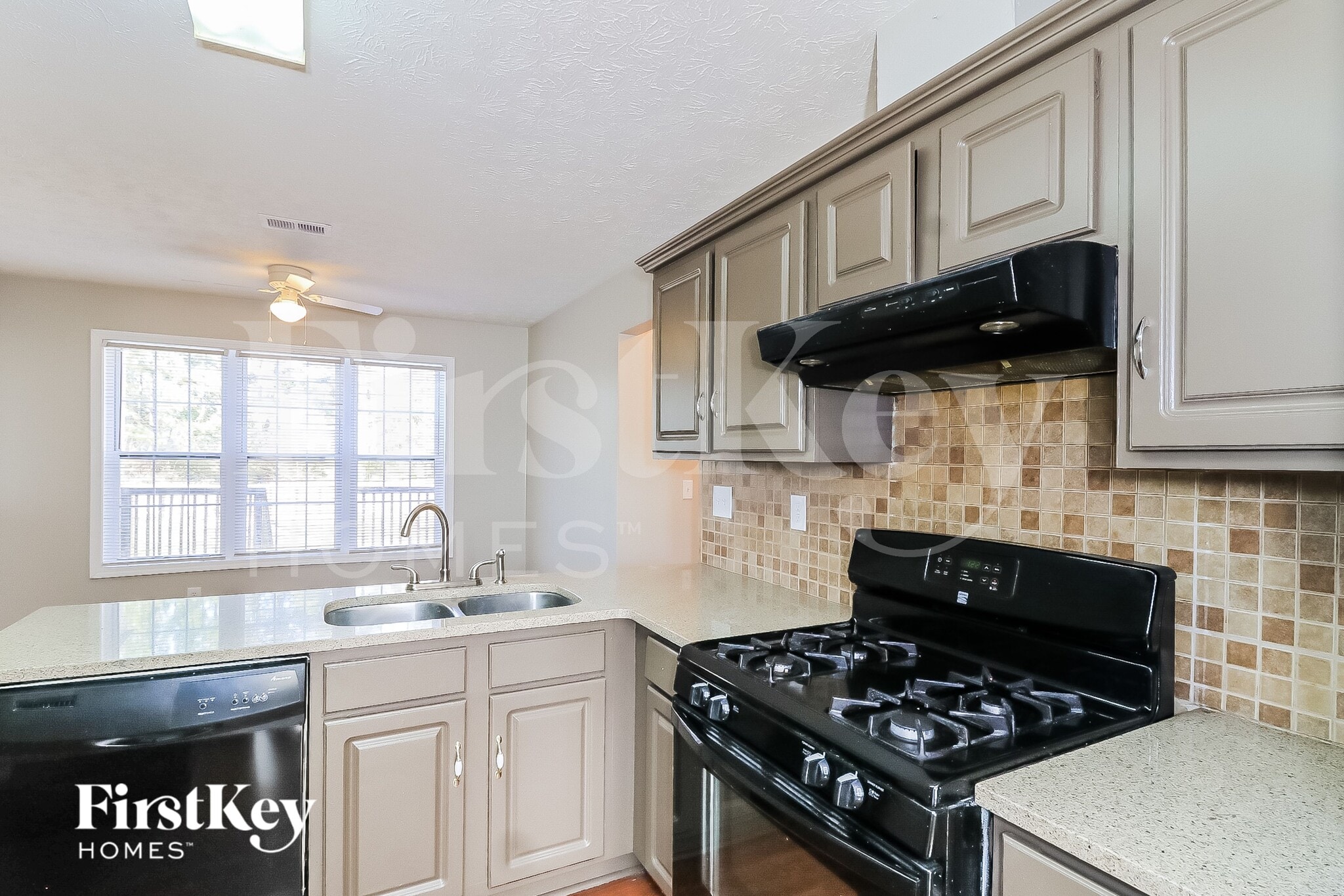Building Photo - 3583 Saddlebrook Dr