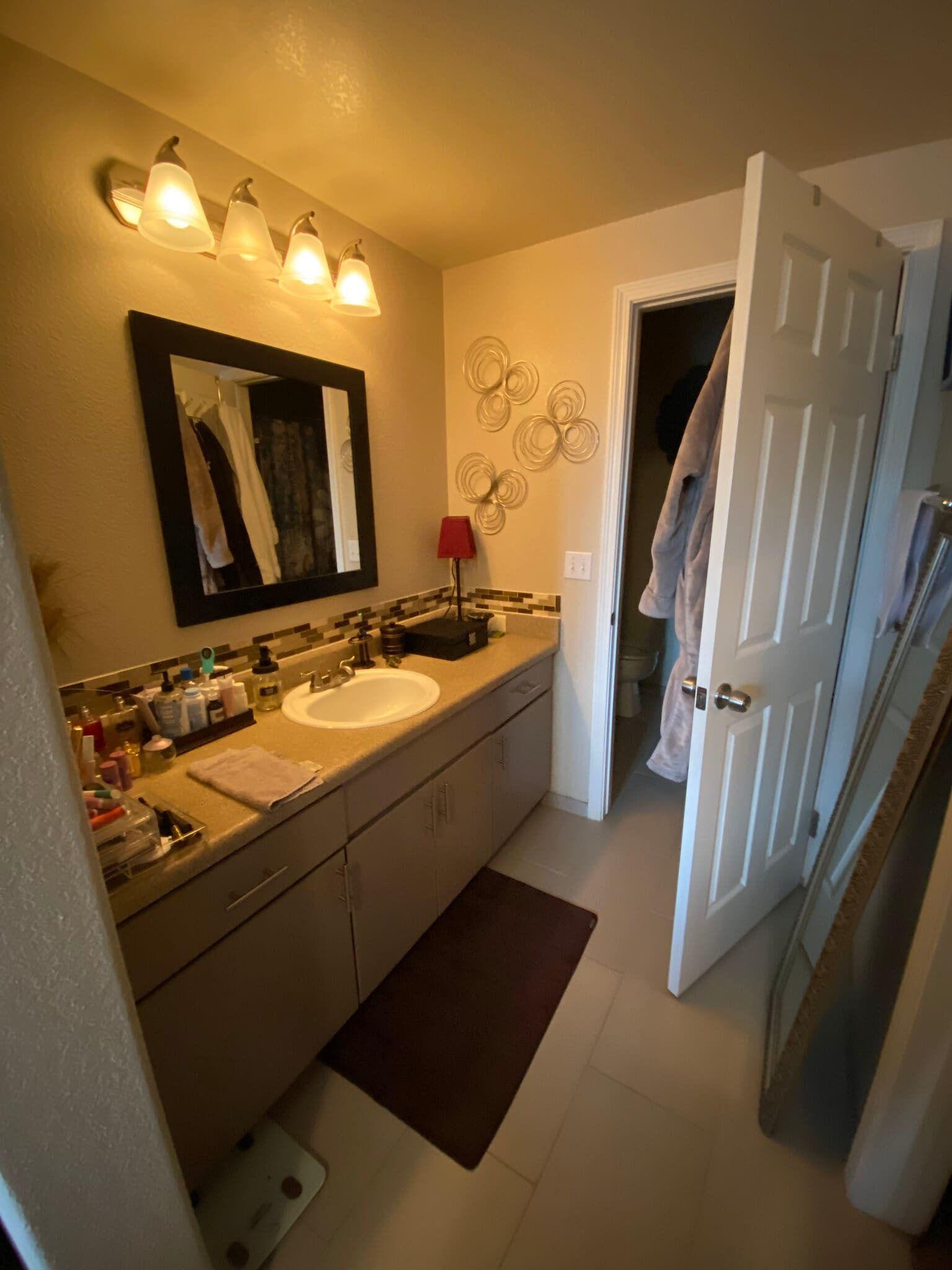 Vanity bathroom - 1641 W Canal Cir, 735