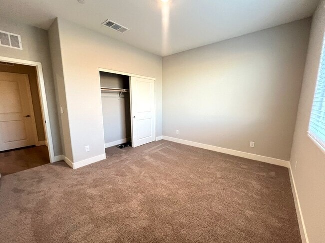 Building Photo - *** MOVE-IN SPECIAL*** BRAND NEW 4 bedroom with In-law suit 3 bath home located in Henderson, NV!