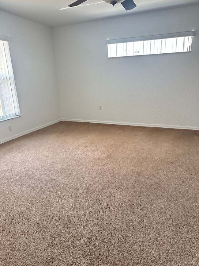 Building Photo - Marion Oaks