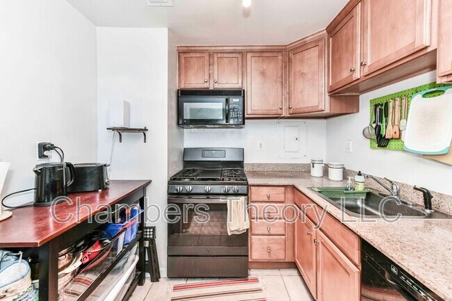 Building Photo - 10570 Main St