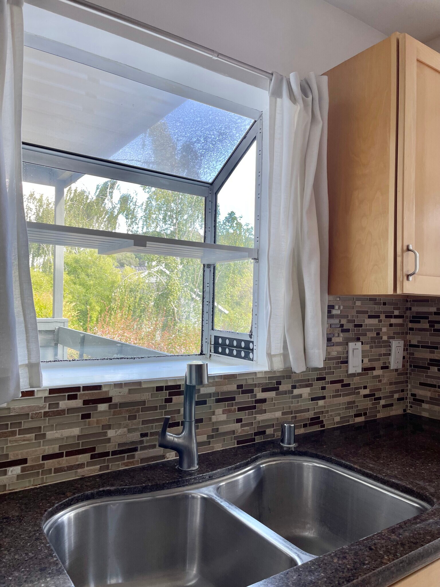 Building Photo - 8110 Mountain View Dr