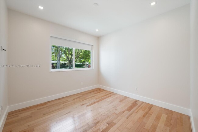 Building Photo - 14740 SW 83rd Pl