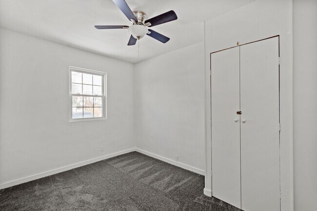 Building Photo - COZY 2 BEDROOM GEM IN THE MONROEVILLE NEIG...