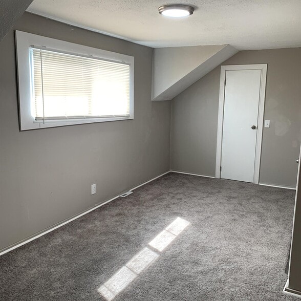 Building Photo - 1005 Teall Ave