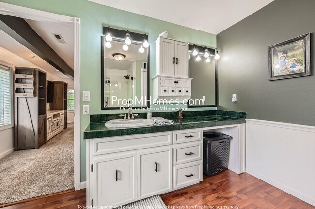 Building Photo - Charming Four Bedroom Home in Rockcreek!
