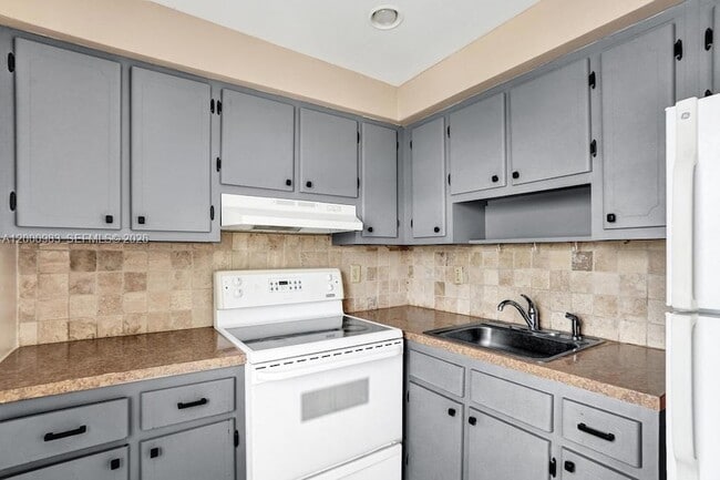 Building Photo - 710 N Ocean Blvd