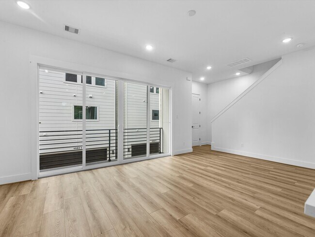 Building Photo - 4802 Elysian St