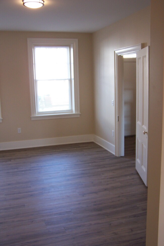 Living Room - 26 E Pomfret St