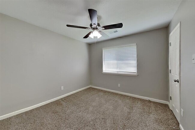 Building Photo - 7010 Apple Oak Ct