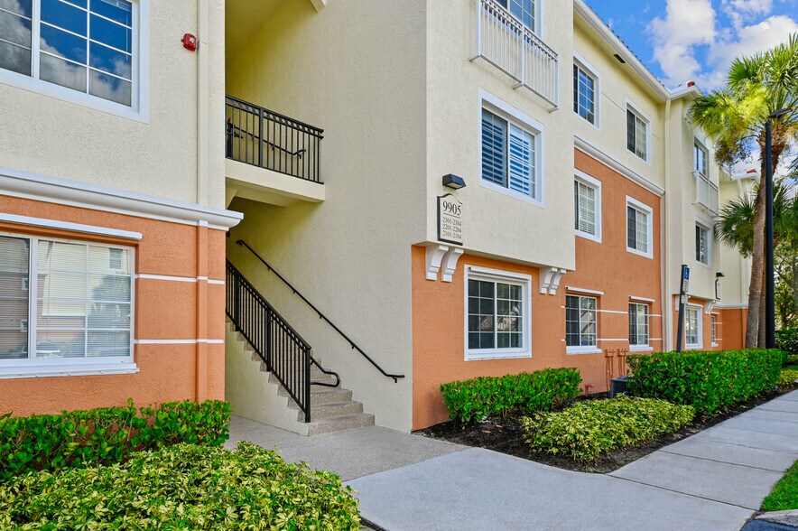 Building Photo - 9905 Baywinds Dr