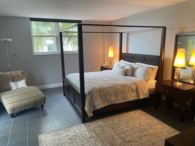 Building Photo - 4001 S Ocean Dr