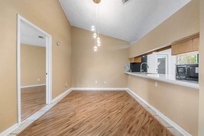 Building Photo - 15719 Tammany Ln