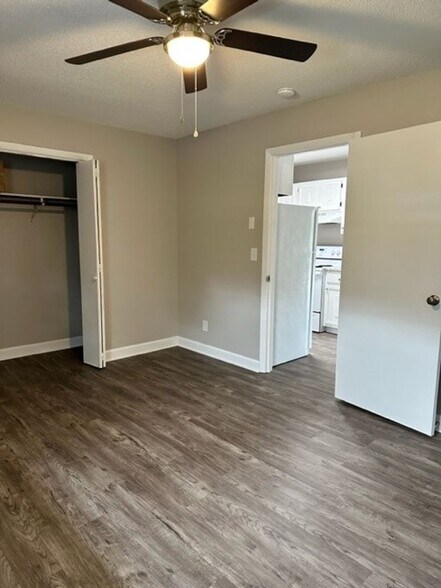 Building Photo - 216 Colonial Heights Rd