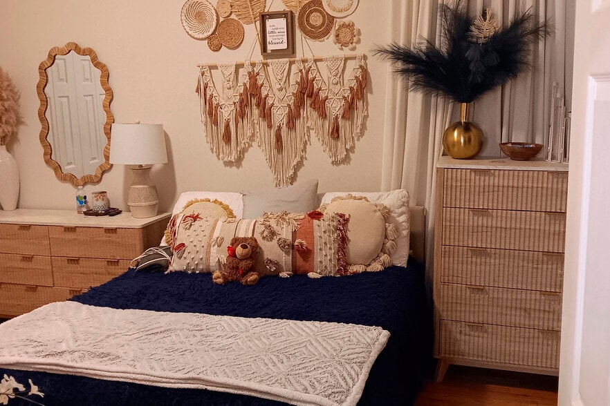 Building Photo - 910 Green Bay Rd