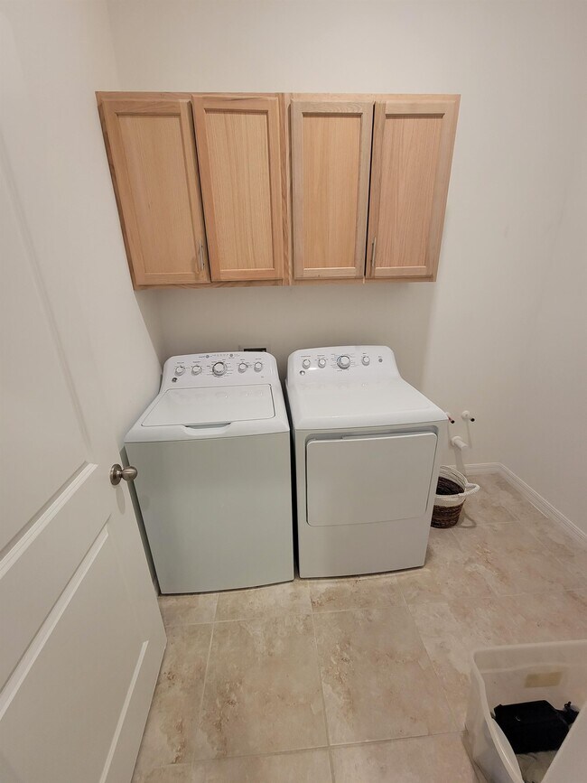 Building Photo - 5325 Jubiloso Dr