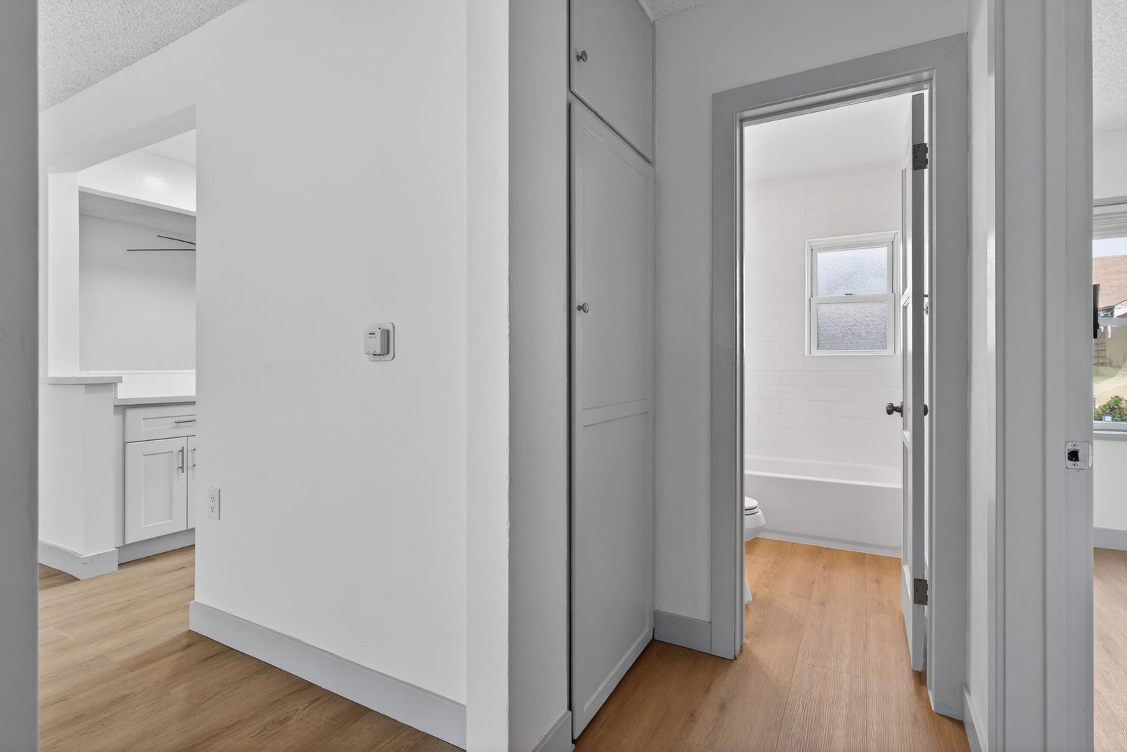 Building Photo - 933 Alamitos Ave