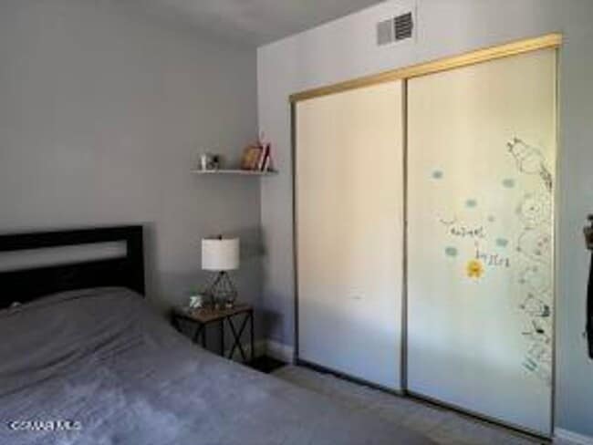 Building Photo - This is a lovely 2 bedroom, 1 1/2 bathroom...