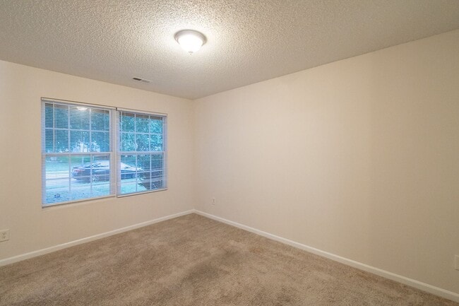 Building Photo - Spacious Home with Oversized Bedrooms & Op...