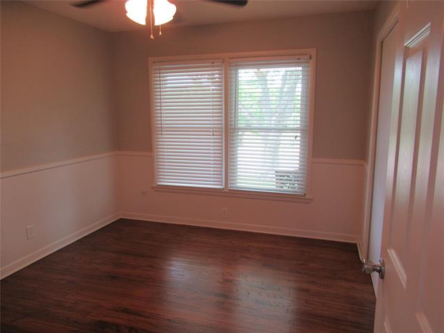 Building Photo - 106 S Clark St