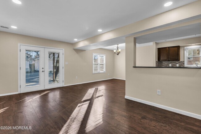 Building Photo - 148 Dewitt Ave
