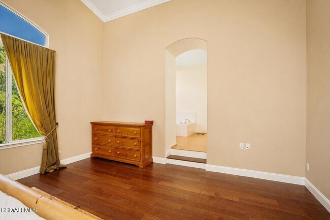 Building Photo - 1004 Lambourne Pl