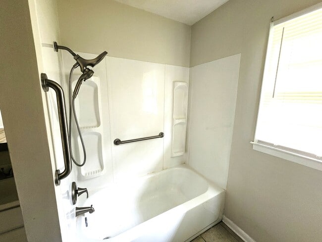 Building Photo - N Kerr Avenue - Duplex home - Move In Read...