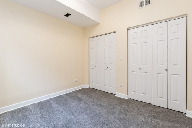 Building Photo - 5758 N California Ave