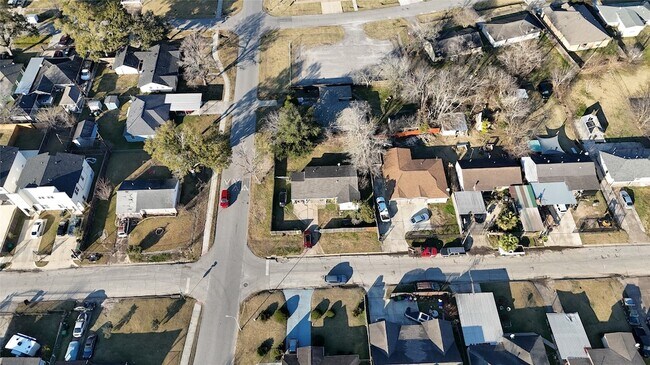 Building Photo - 5103 Willow Glen Dr