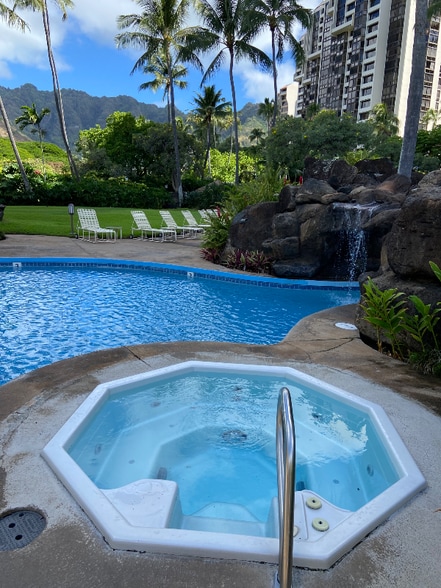 Building Photo - 511 Hahaione St