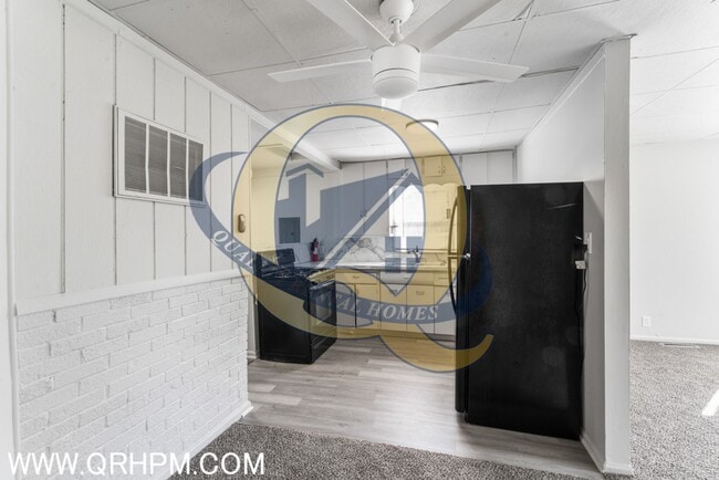 Building Photo - Available Now! - Lawn Maintenance Included