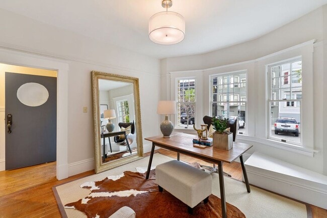 Building Photo - 151 Russ St