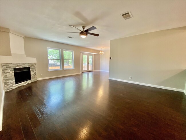 Building Photo - 1801 Apache Trail