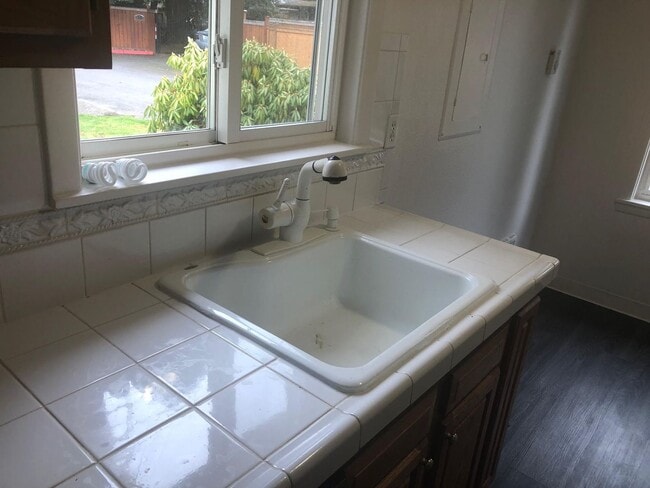Building Photo - Lisa Johnson Duplex (LJ)