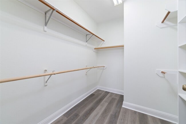 Building Photo - 1408 S Friendswood Dr