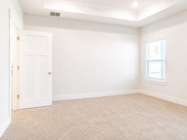 Building Photo - 6242 Jenks Dr