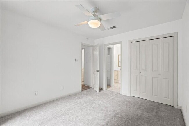 Building Photo - 1705 Crossing Pl