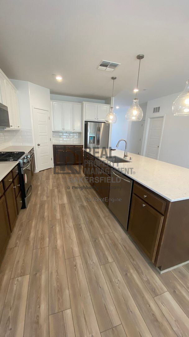Building Photo - 6617 Shaver Dr